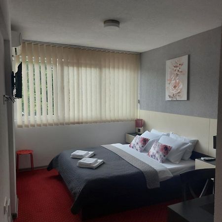 Rooms S&S Milicevic U Strogom Centru Aleksandrovca Aleksandrovac المظهر الخارجي الصورة